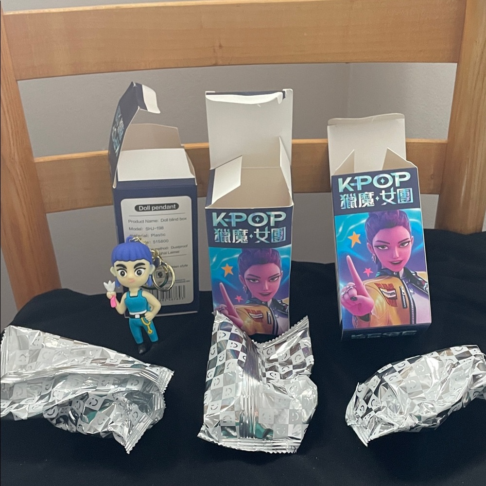 KPOP Dolls. 1 Open. 2 Blind Boxes.